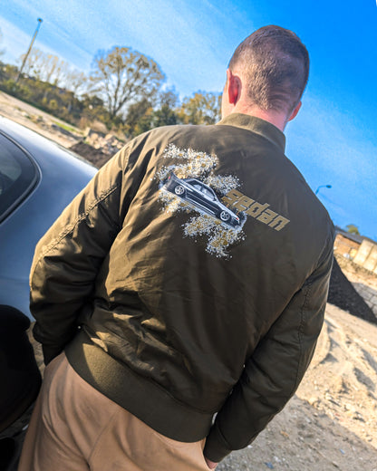 SZMO R32 Sedan Bomber Jacke Skyline Viertürer JDM Streetwear Rückansicht