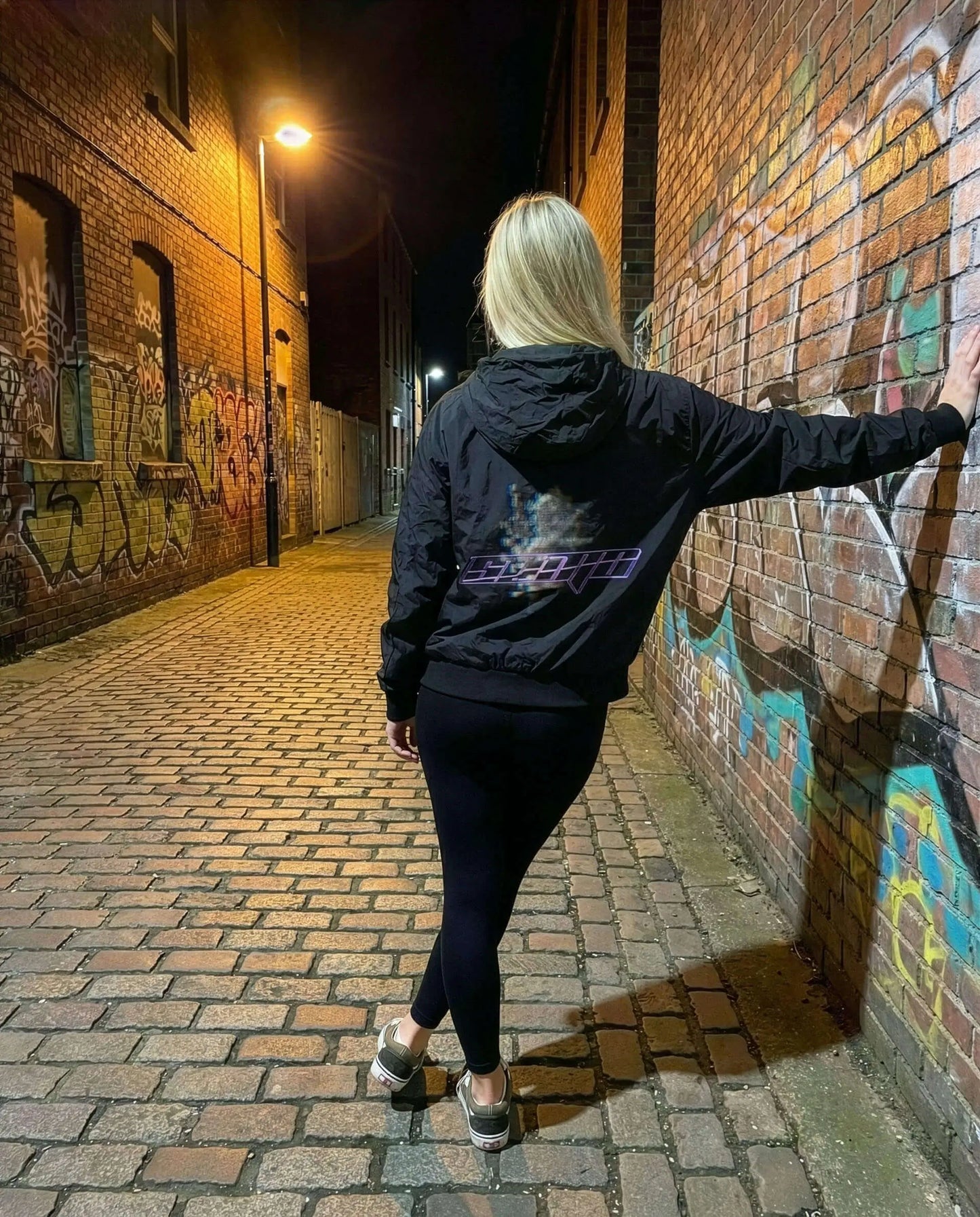 SZMO Damen Jacke Glitch Design Batwing Schnitt Oversize Streetwear Rückansicht
