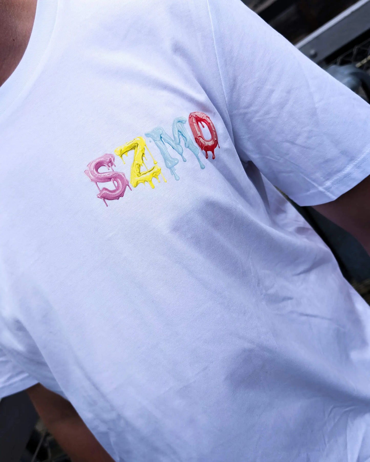SZMO Candy Zapfsäule T-Shirt Bunt Retro Vibe Streetwear Vorderansicht