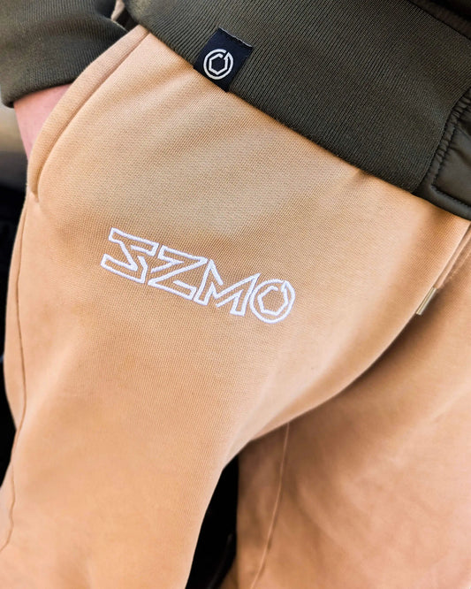 SZMO Stabile Zehn Meter Optik Jogginghose Automotive Streetwear Stick Vrderansicht