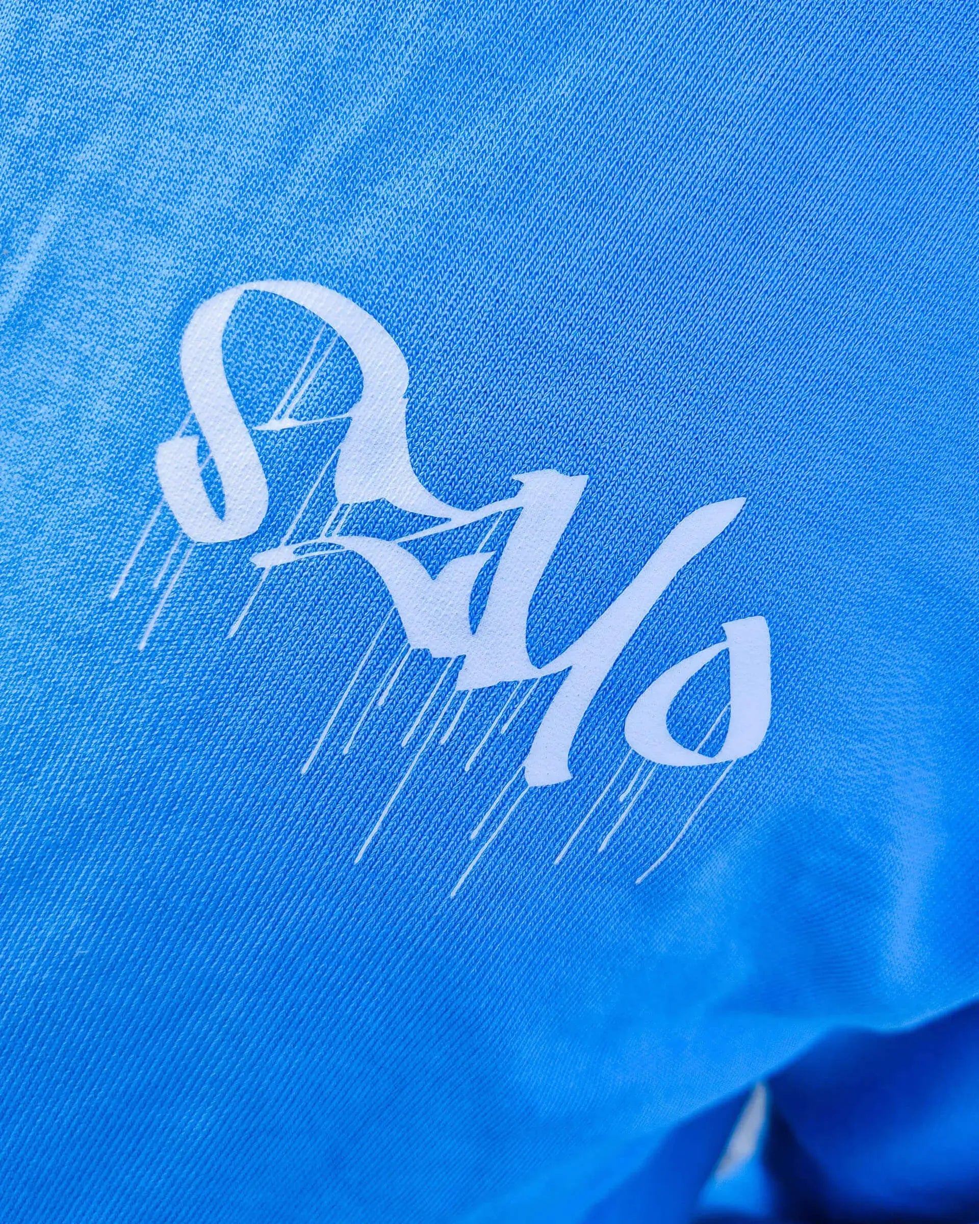 SZMO Stabile Zehn Meter Optik Pullover Crewneck Blau Vorderansicht Detailaufnahme