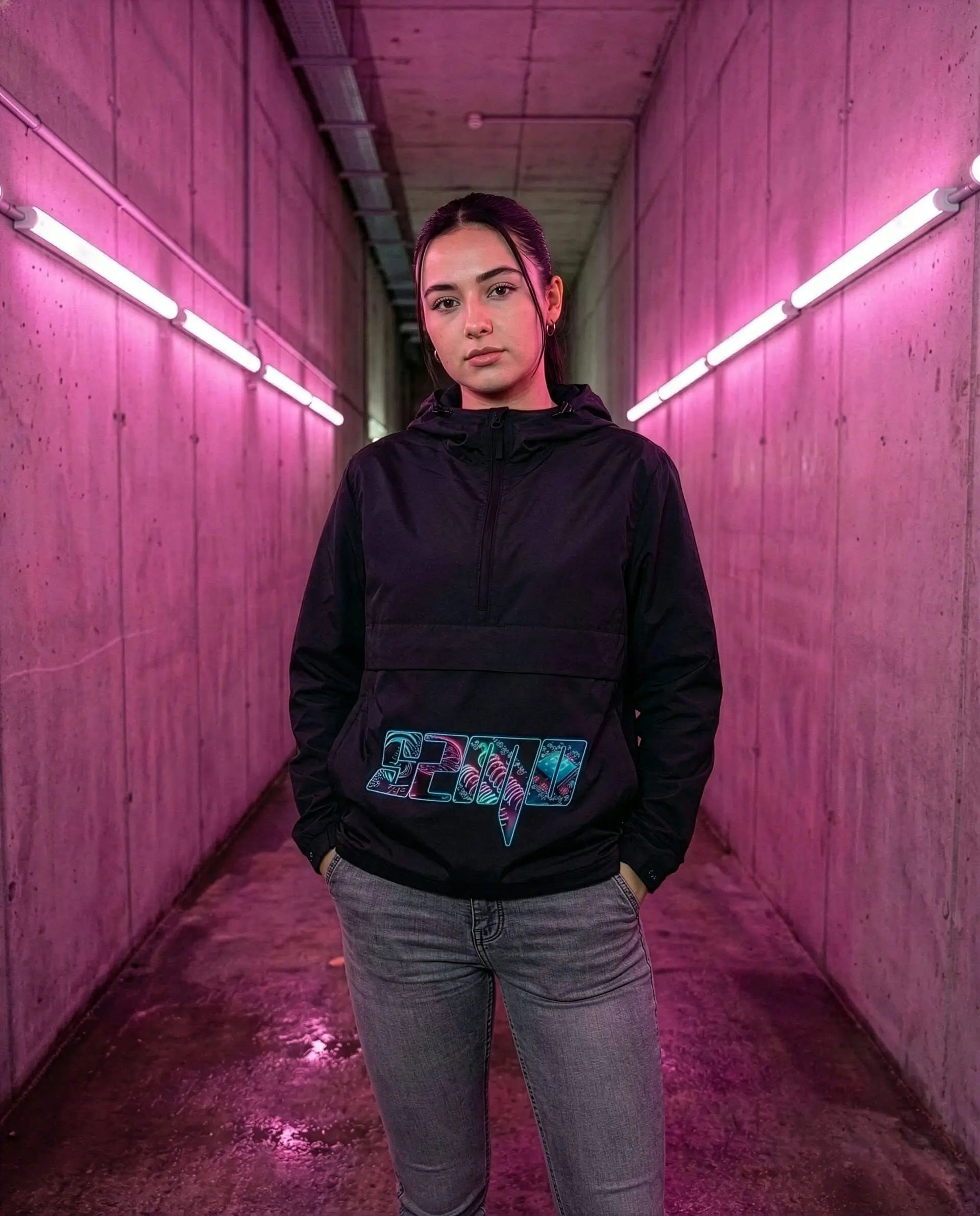 SZMO Windbreaker Neon Logo Schwarz Regenjacke Automotive Fashion Vorderansicht